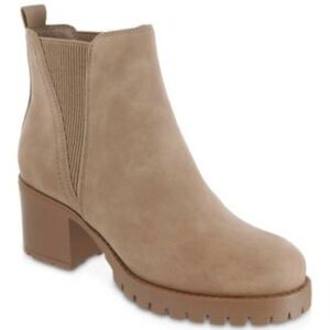 NWT MIA Women's Jody Lug Sole Tan Ankle Chelsea Boots Booties Size 8.5